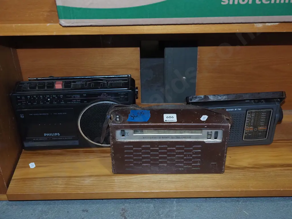 3x transistor radios Image 1++