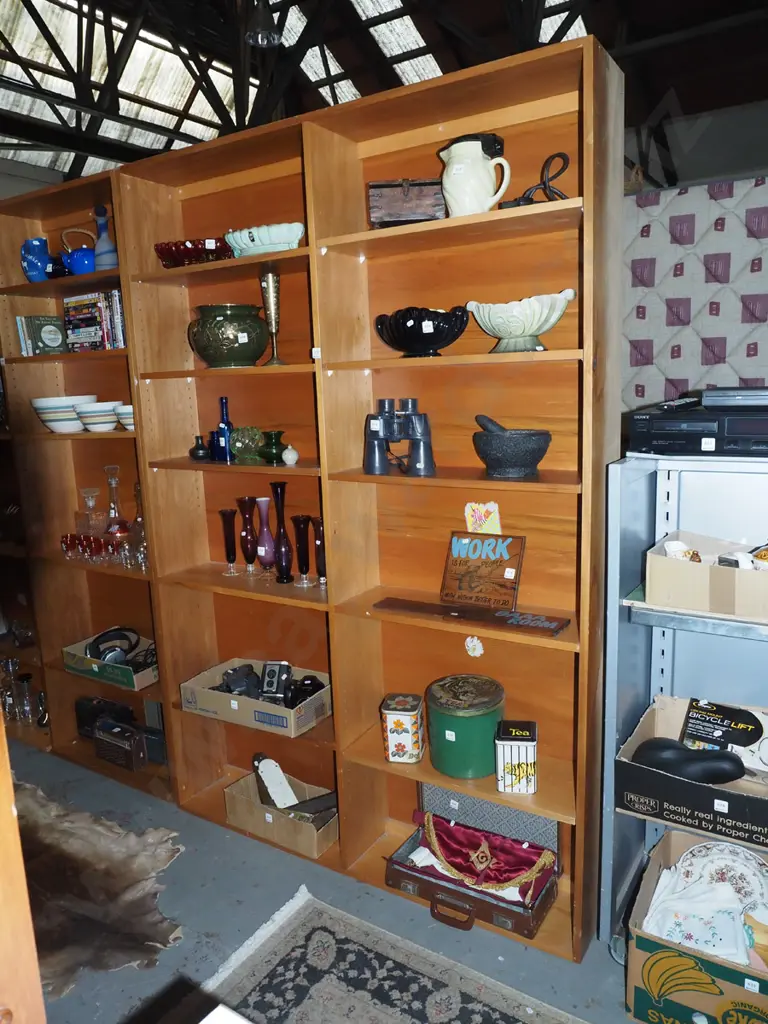 solid rimu adjustable bookcase H-2050 W-1400 D-235 Image 1++