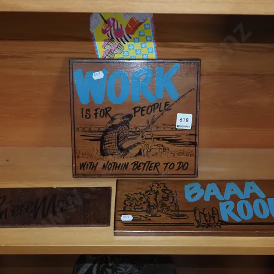 3x wooden motto signs