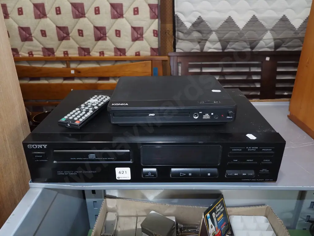 Sony CD player, Konika DVD player Image 1++