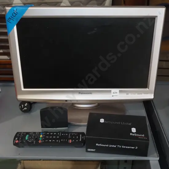 Panasonic Viera 19" TV with resend unite TV streamer