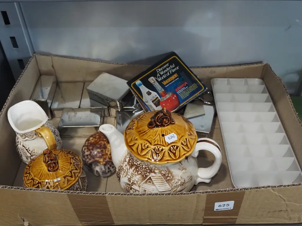 box; metal lidded tins, tea pot, seashells, ice cube try etc Image 1++