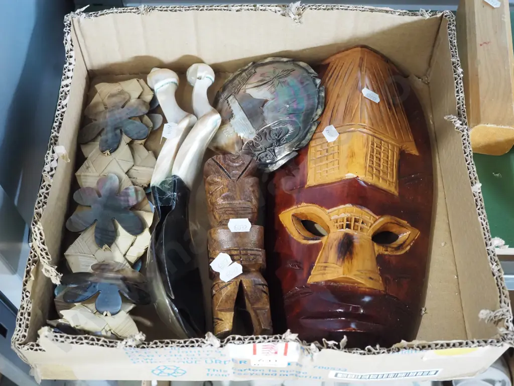 box; souvenir ware, masks, salad server etc Image 1++