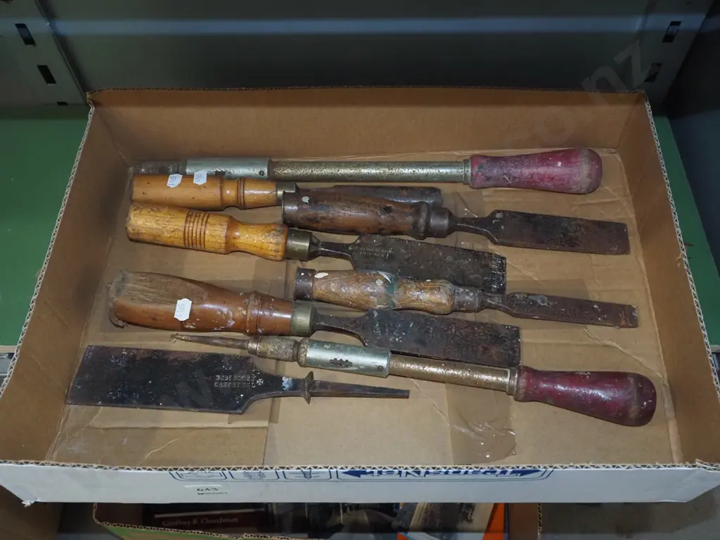 box; vintage chisels, twist drives Image 1++