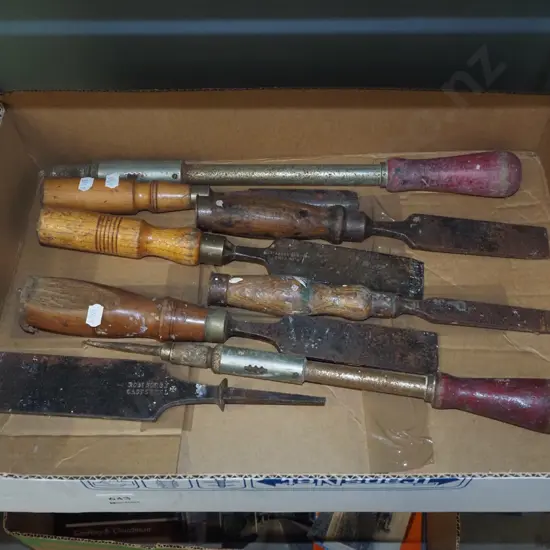 box; vintage chisels, twist drives
