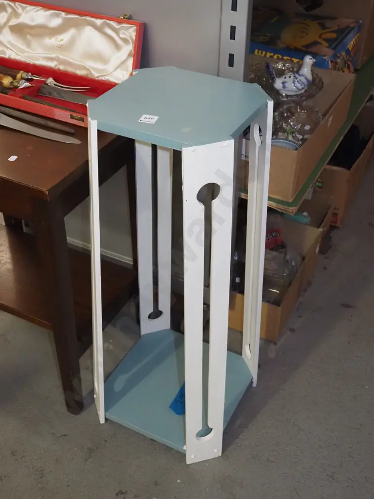 painted wooden jardiniere stand Image 1++