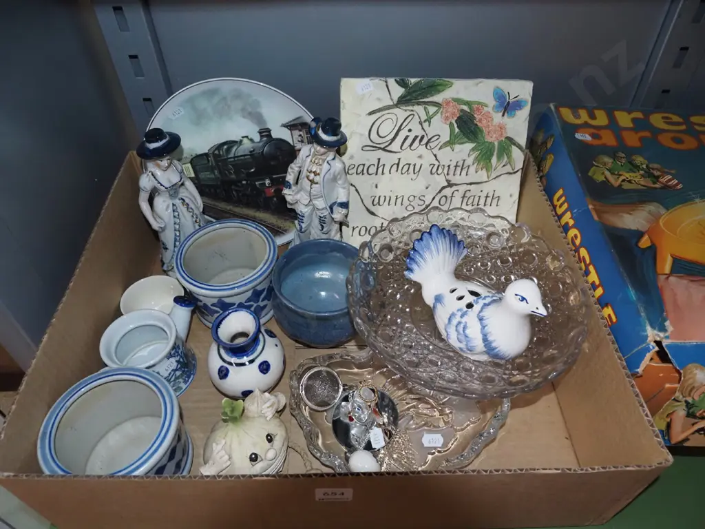 box; figurines, train plate, glass comport, vases etc Image 1++