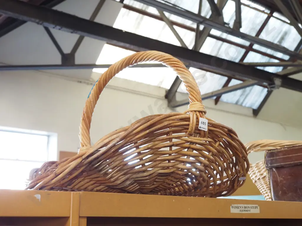 cane basket  Image 1++