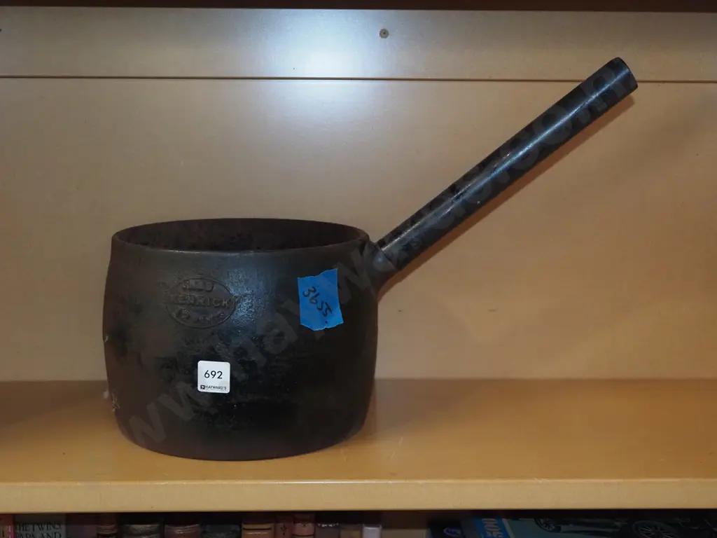 cast iron long handled pot - rusty Image 1++