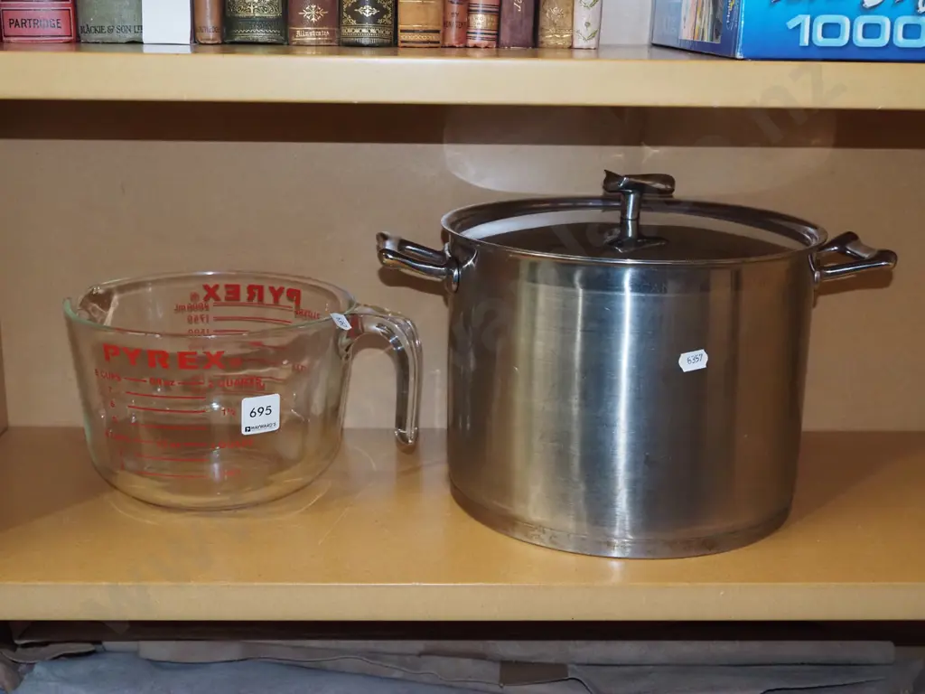pyrex jug, stainless steel stock pot Image 1++