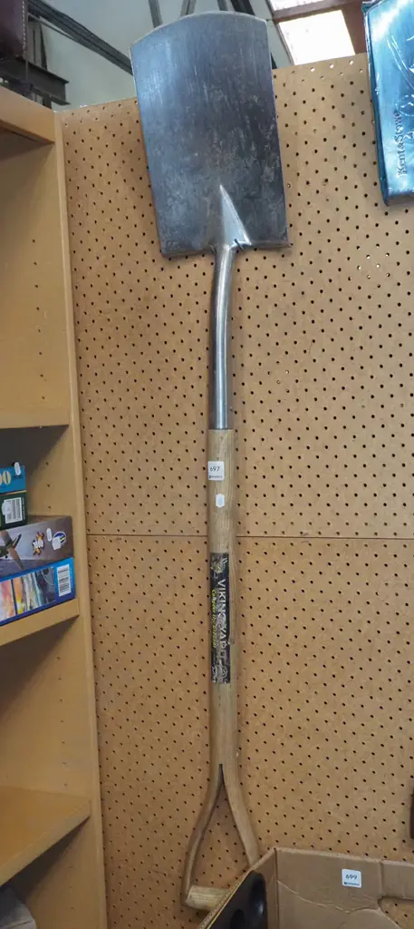wooden handled garden spade Image 1++