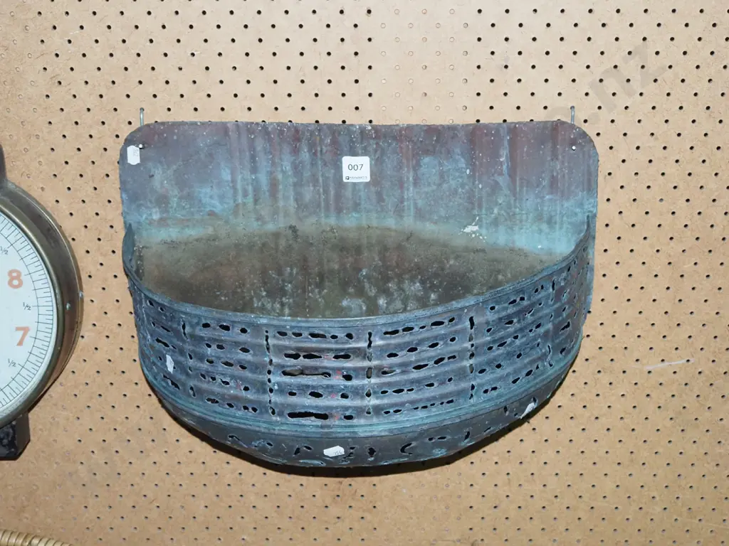 copper wall mounted garden planter H-330 W-420 Image 1++
