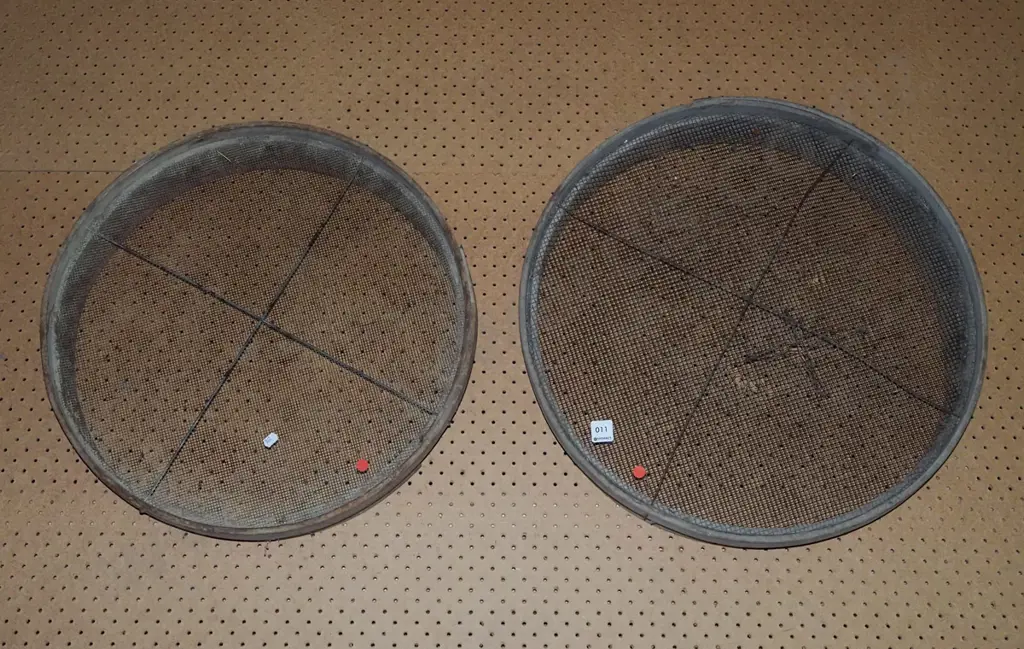 2x garden seives Image 1++