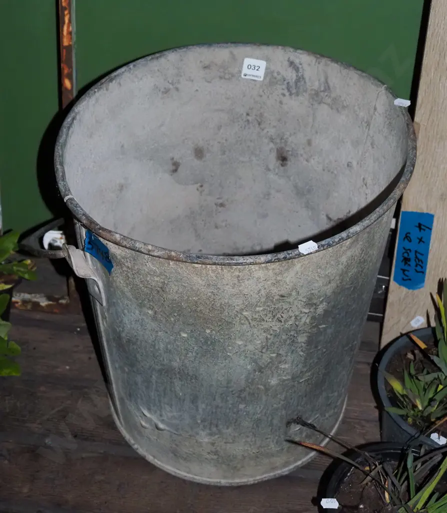 galvanised pail Image 1++