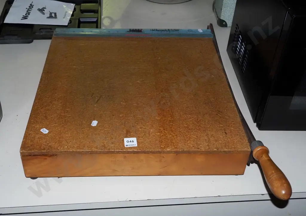 paper guillotine Image 1++