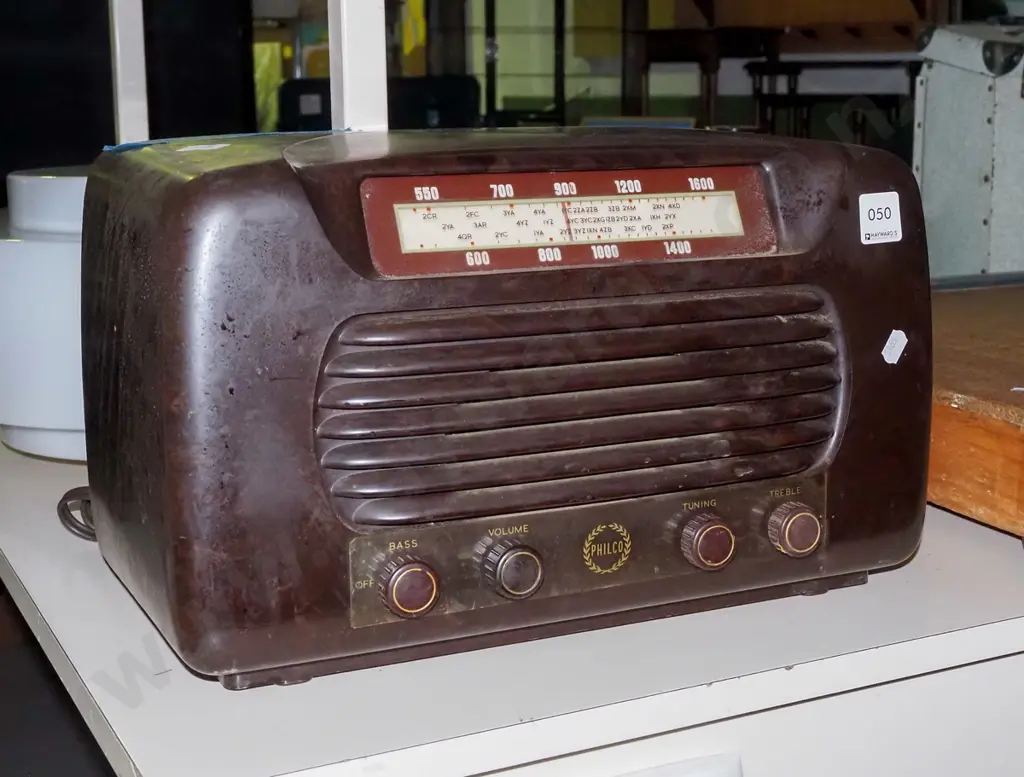 Philco bakelite mantle valve radio - As Is No Returns Image 1++