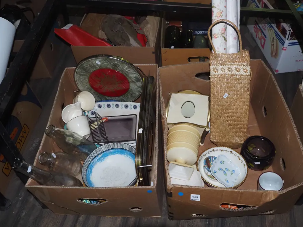 2x boxes; floral wall paper, milk bottles, bowls, cups etc - blue dots Image 1++