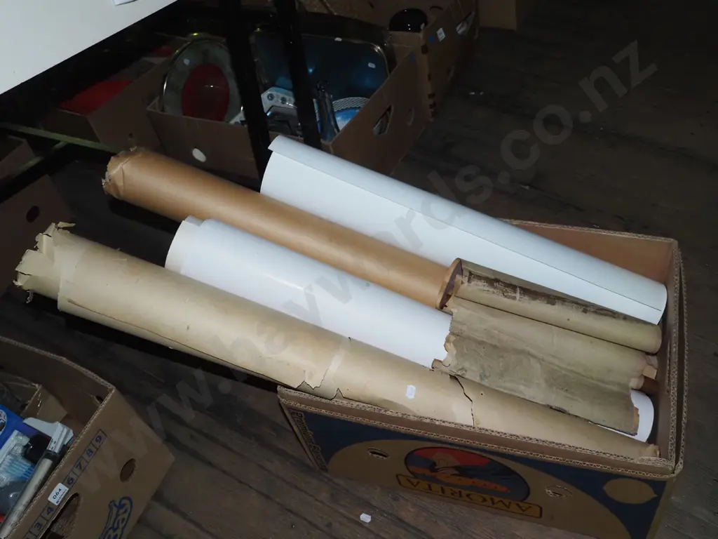 box; posters, scrolls, maps etc Image 1++