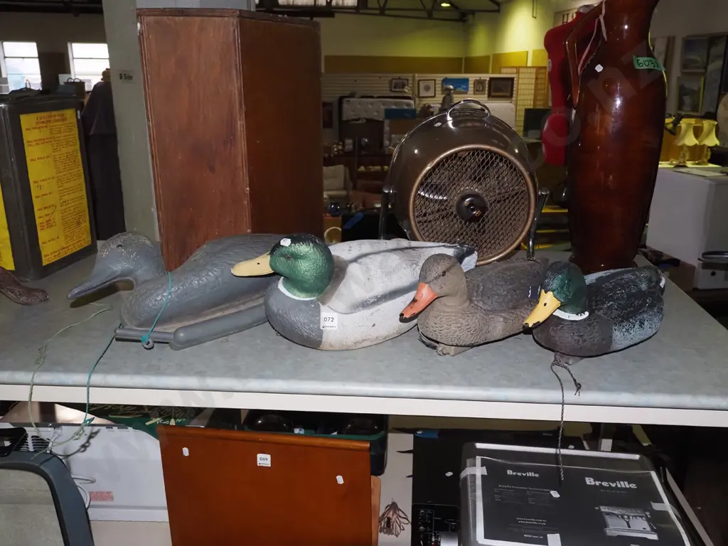 4x plastic duck decoys Image 1++