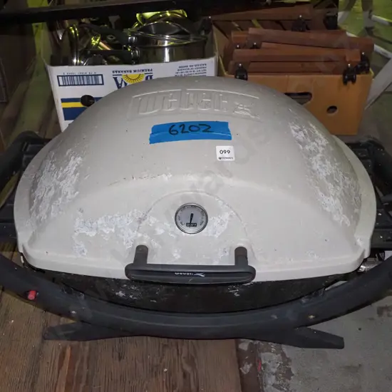 Weber bbq - corrosion to top, needs a clean