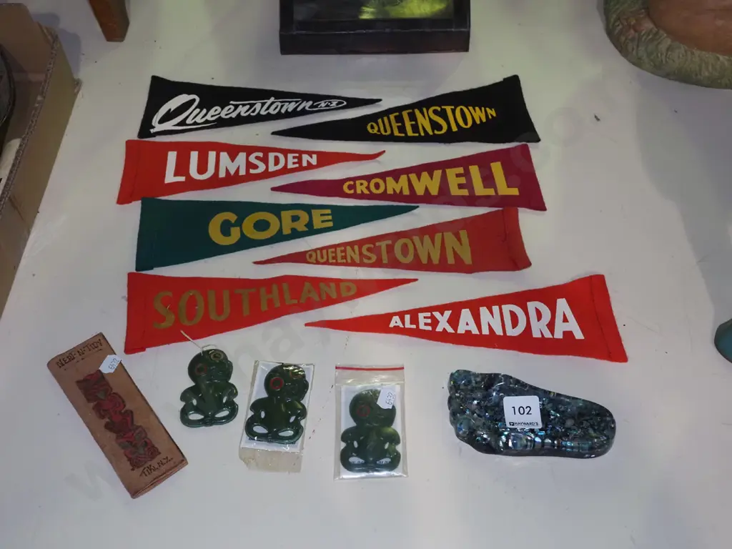 NZ souvenir tikis, ashtray, pennants  Image 1++
