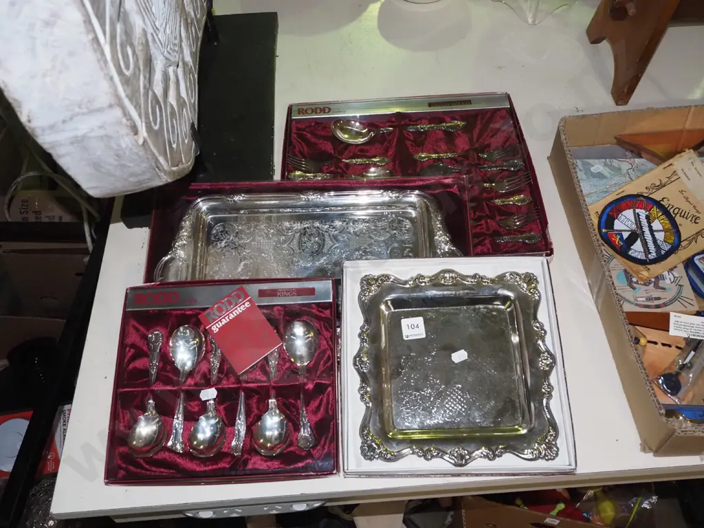2x plated trays, 2x sets of Rodd plated cutlery Image 1++