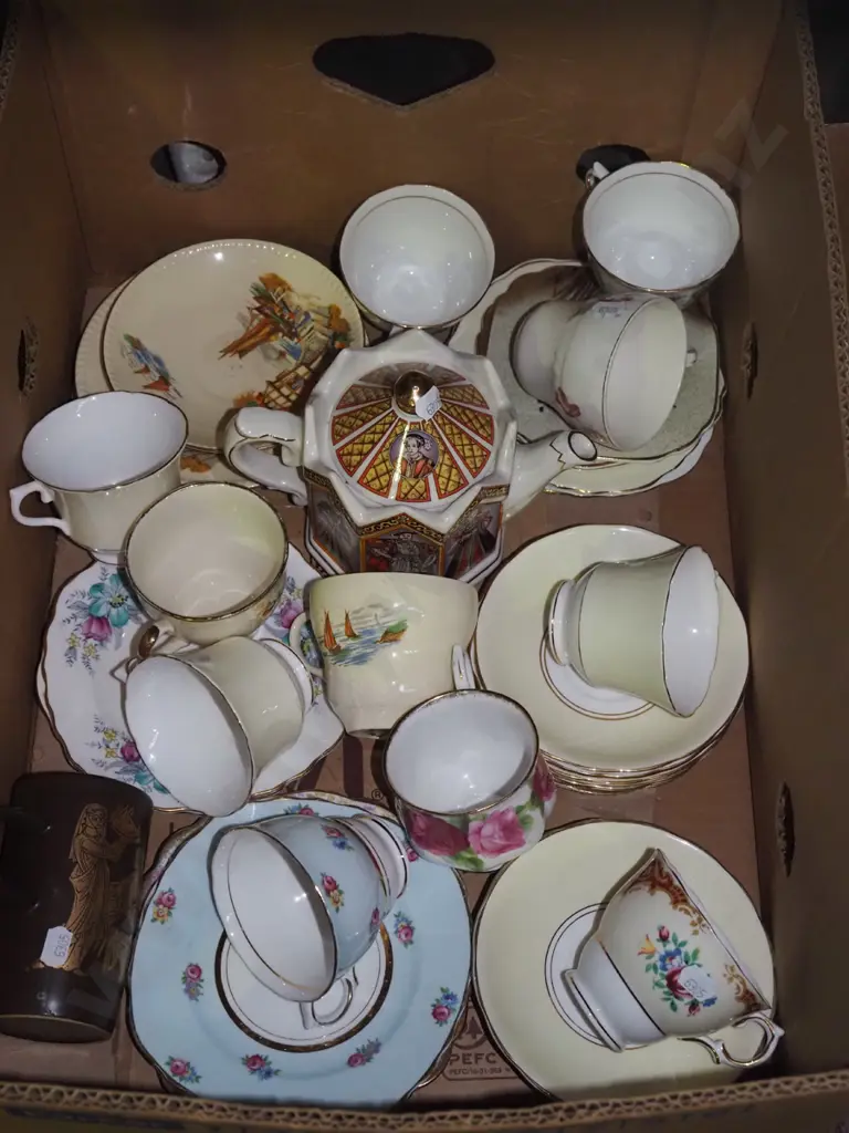 Sadler teapot, cups, saucers, plates Image 1++