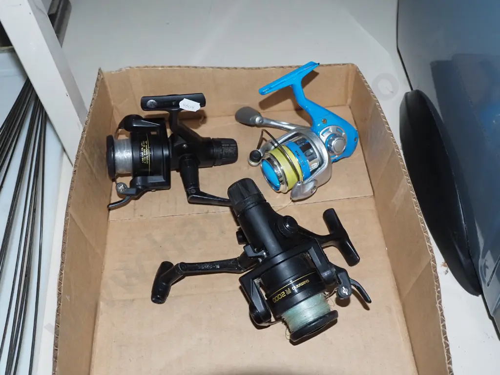 box of 3 fishing reels Image 1++