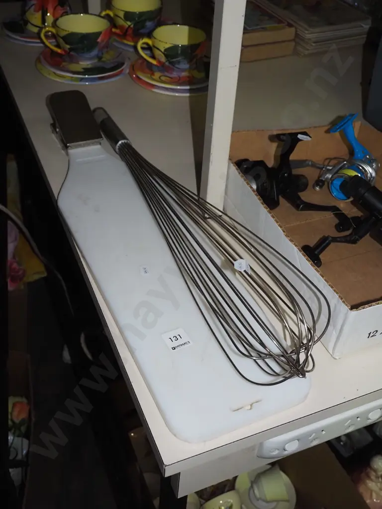 filleting board, giant whisk Image 1++