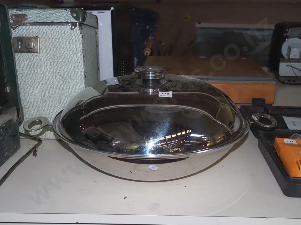 large stainless steel lidded wok Image 1++