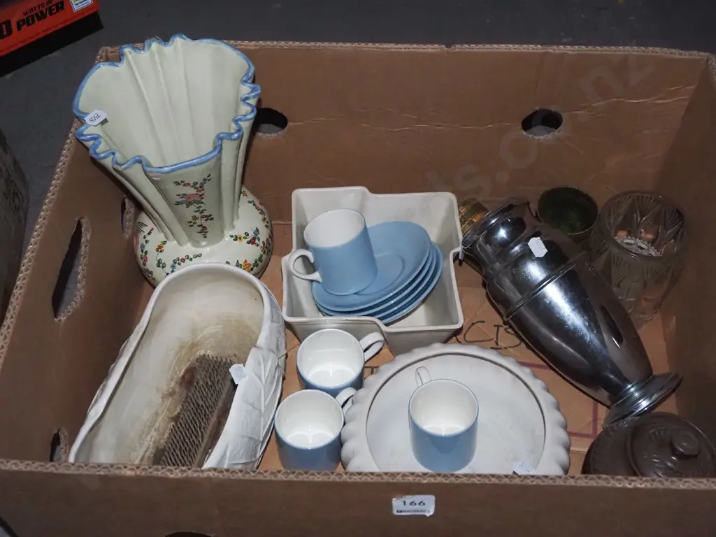 box; vases, Wedgwood demi-tasse cups, saucers etc Image 1++