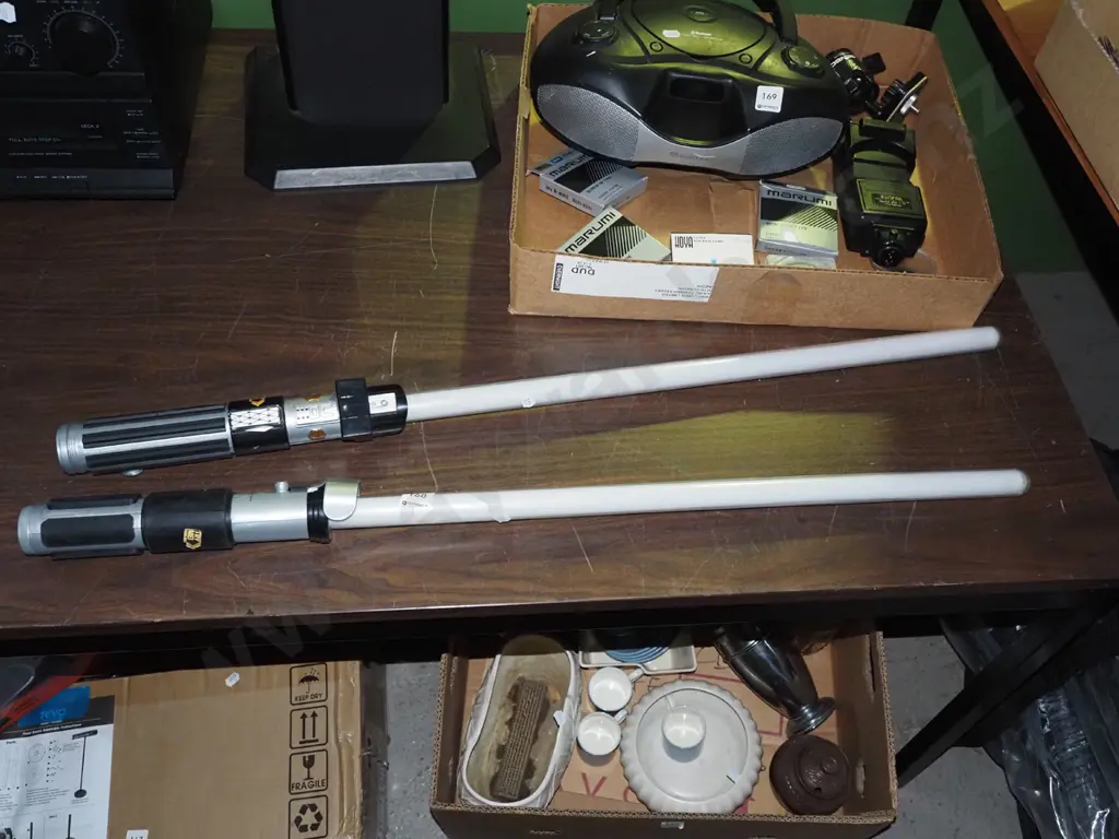 2x plastic light sabres Image 1++