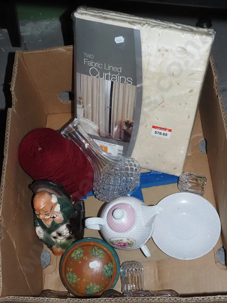 box; curtains, decanter, tea for one etc Image 1++