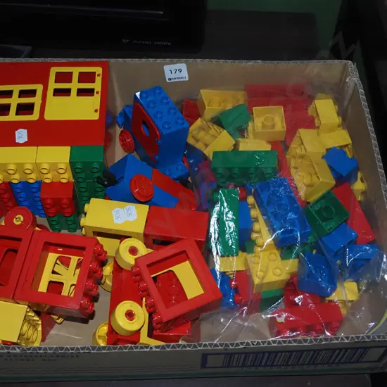 box; Duplo building blocks