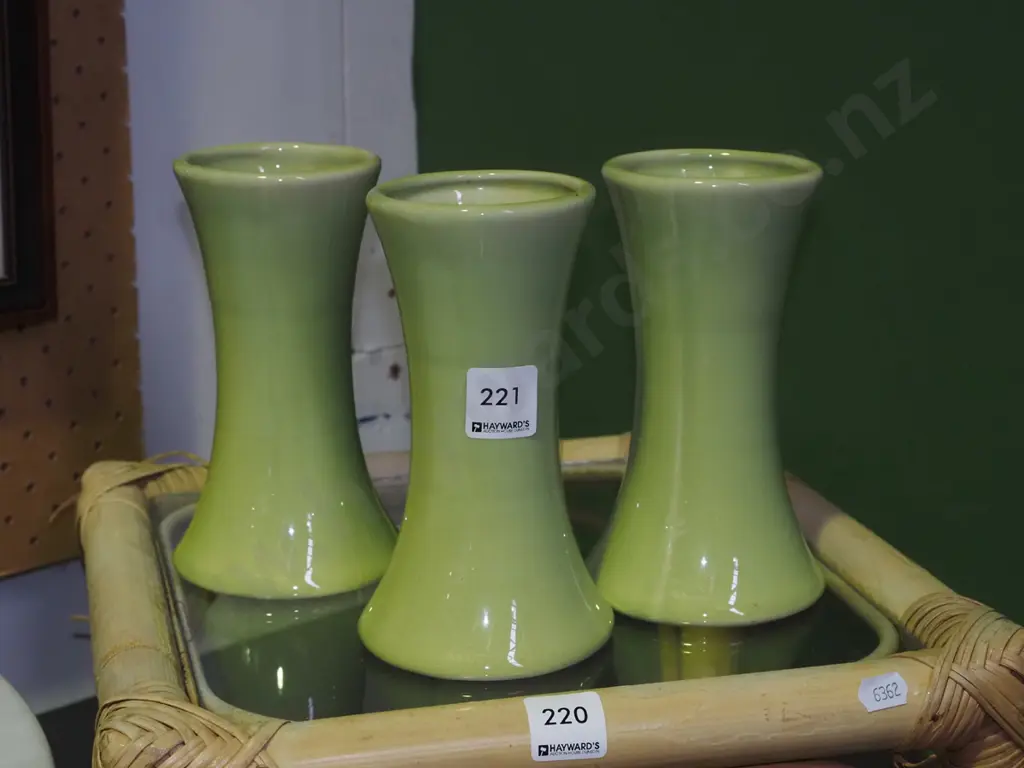 3x Dunedin Horticultural Society vases Image 1++