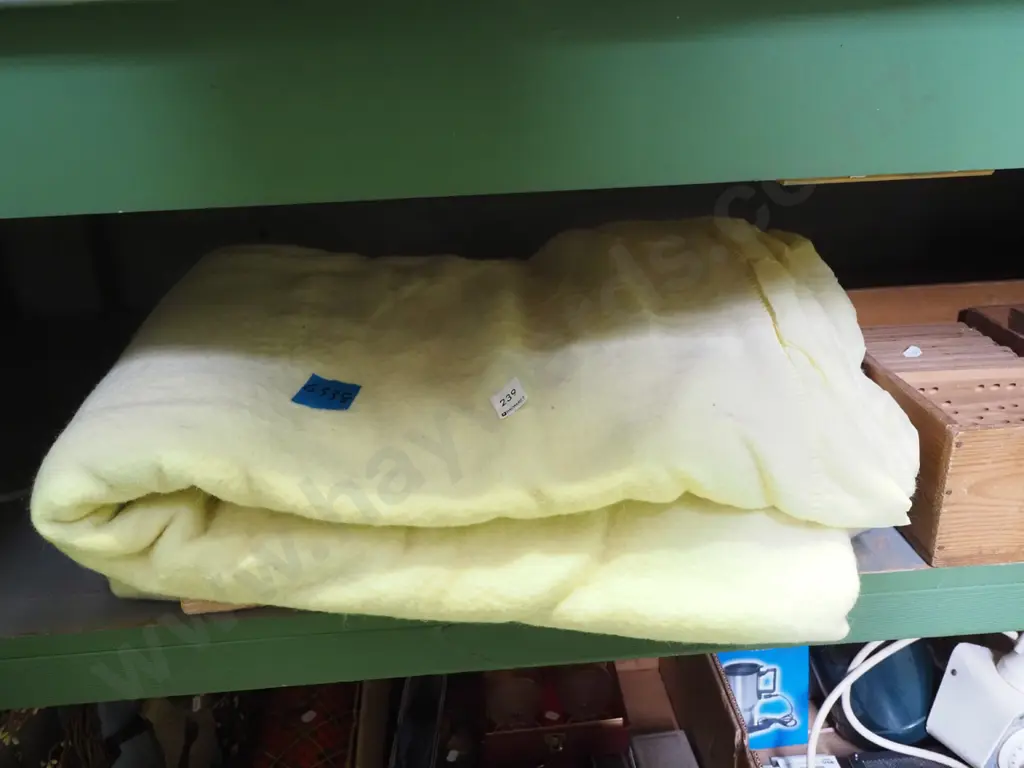 large yellow woollen blanket Image 1++