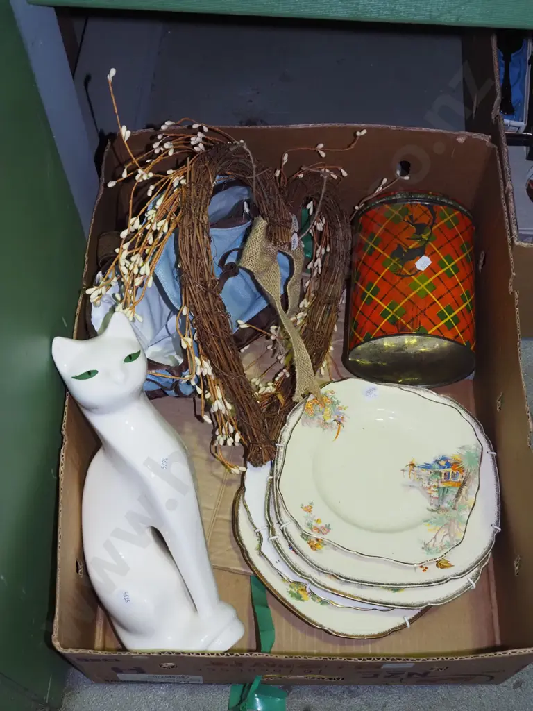 box; vintage tin, cat figurine, plates etc Image 1++