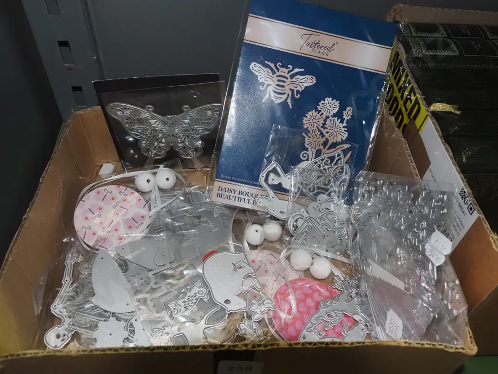 box; various crafter's die sets Image 1++
