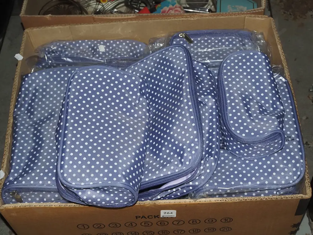 box of as new set of 3 white and purple polka dot toilet bags Image 1++