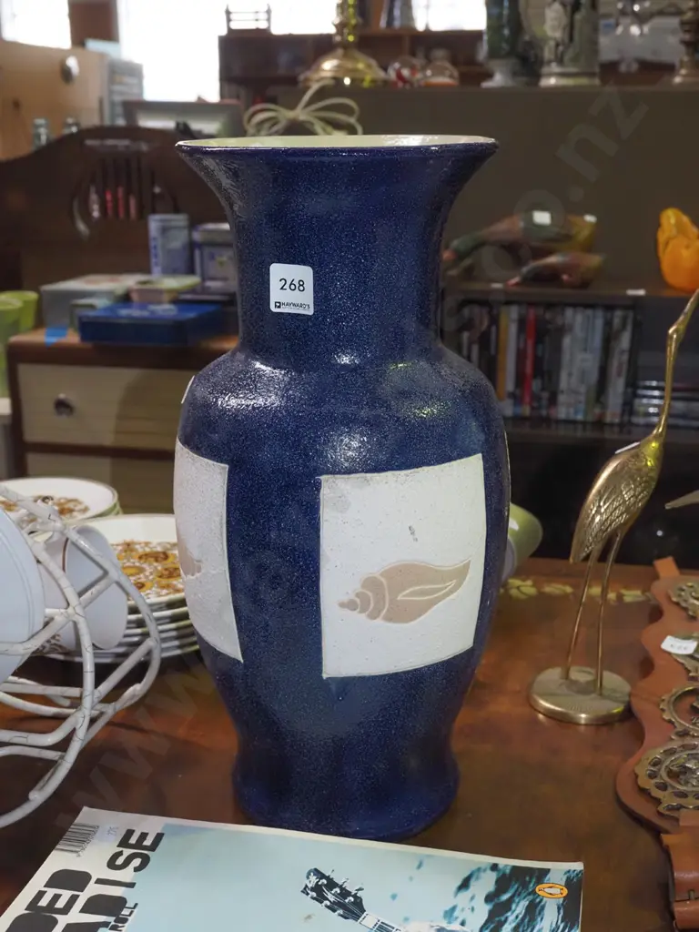 blue glazed seashell themed vase H-400 Image 1++