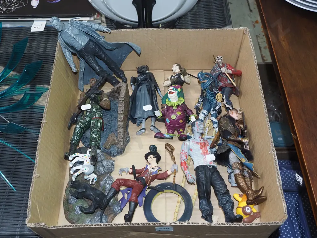 box; various ghoulish figurines Image 1++