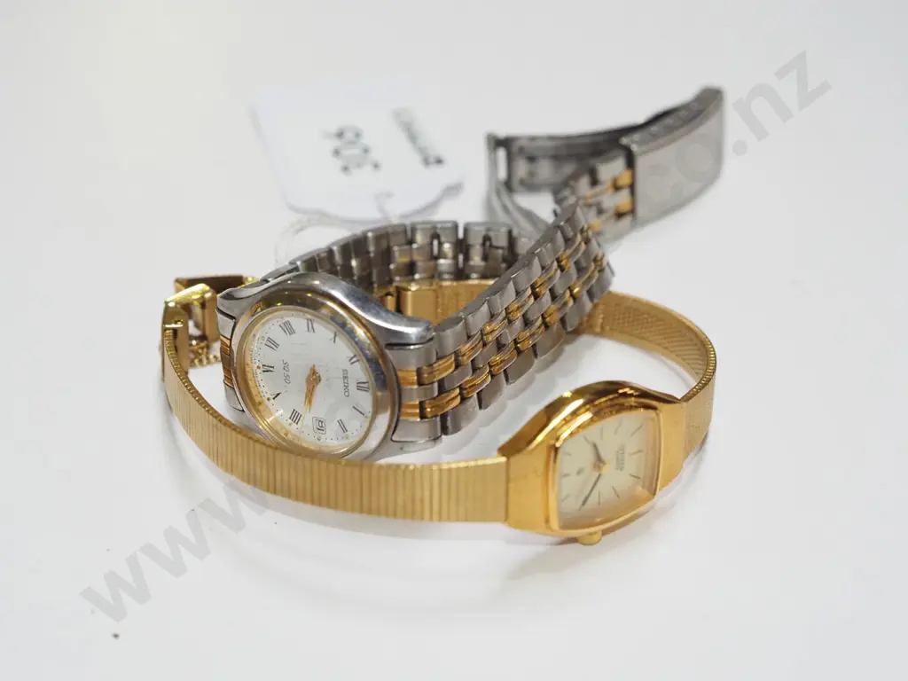 2x ladies wristwatches Image 1++