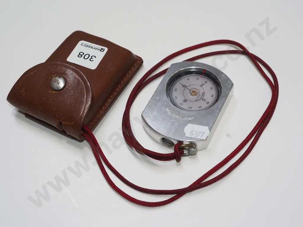 Sunnto compass with leather case Image 1++