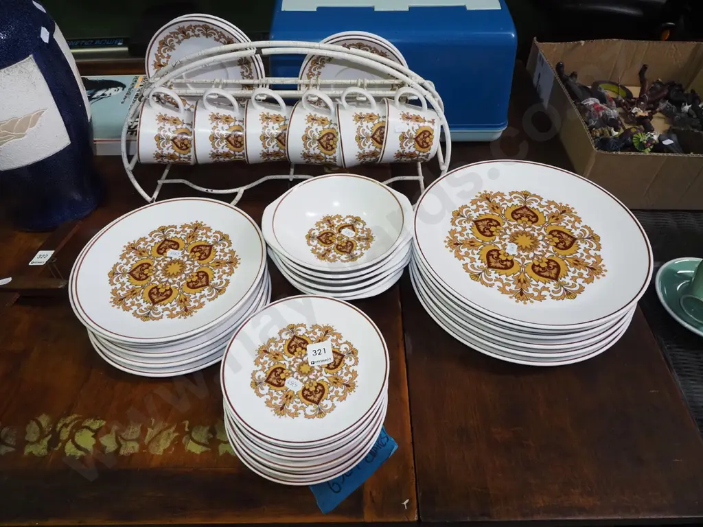 Noritake Protea plates, bowls etc Image 1++