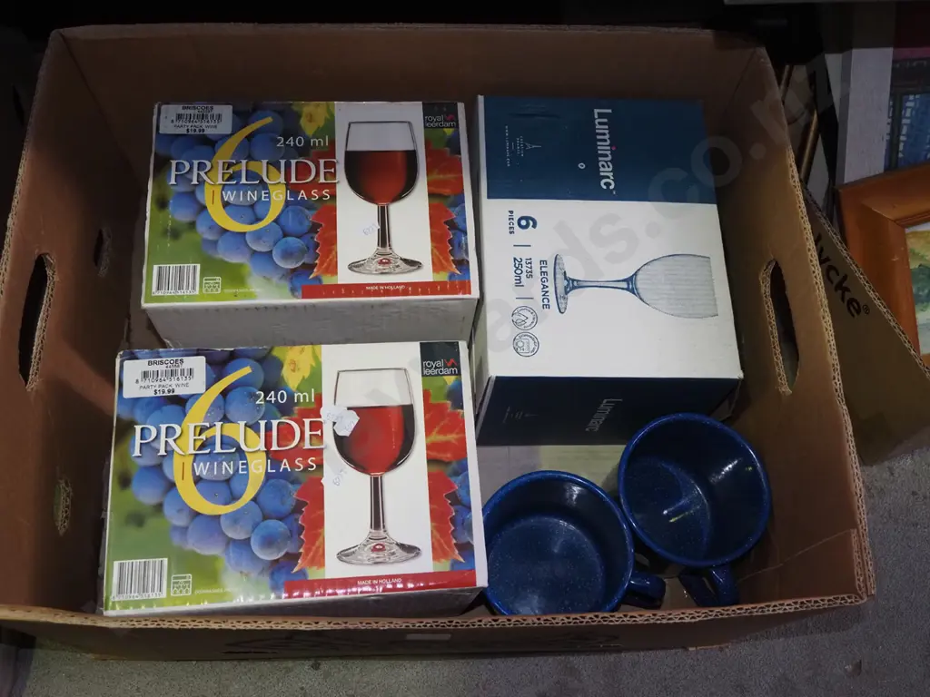 box; enamel mugs, wine glasses Image 1++