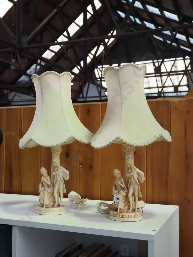 2x figural based table lamps H-430 Image 1++