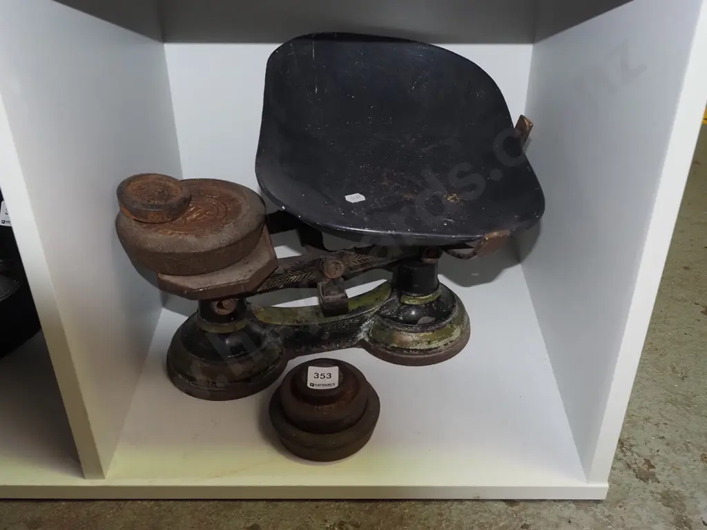 vintage balance scales Image 1++