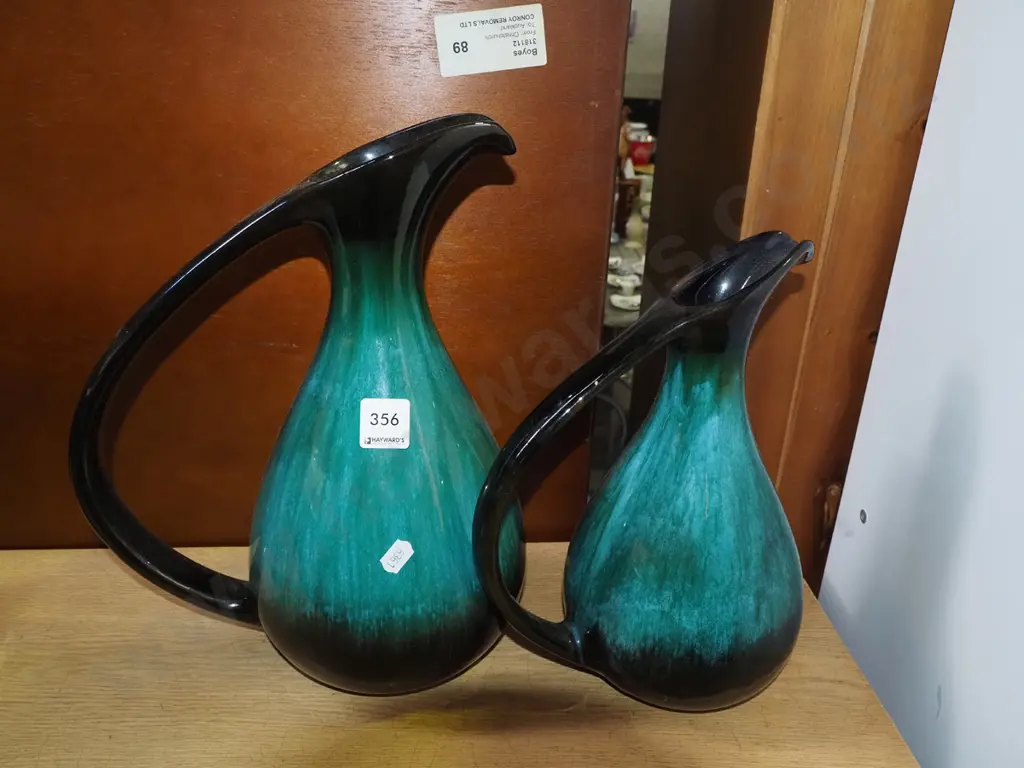 2x Blue Mountain ewer vases H-330 Image 1++