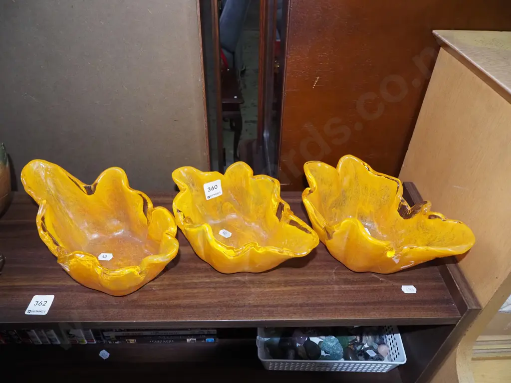 3x orange studio glass bowls Image 1++