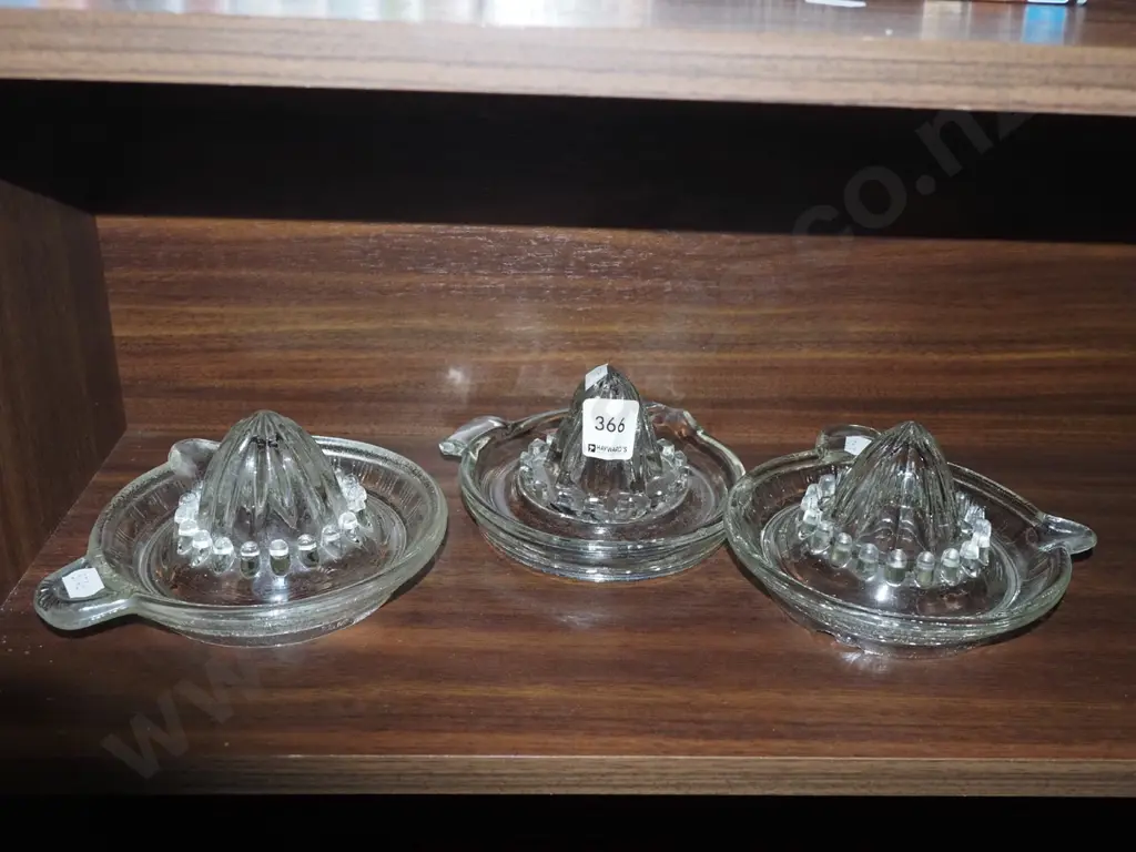 3x vintage glass lemon squeezers Image 1++